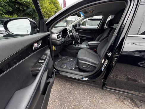 Used 2018 Kia Sorento AWD image 11