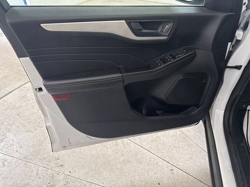 Used 2022 Ford Escape SE FWD image 29