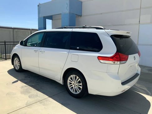 Used 2012 Toyota Sienna XLE w/ XLE Navigation Pkg FWD image 7