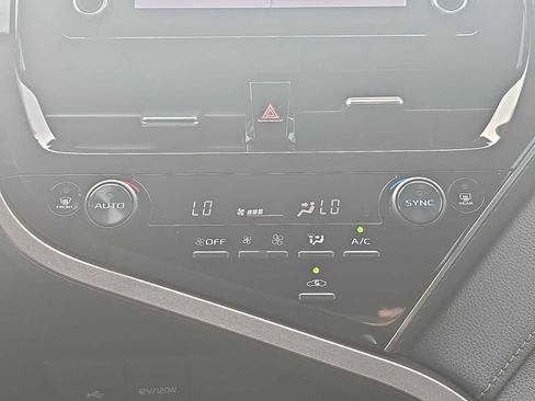 Used 2022 Toyota Camry LE image 17