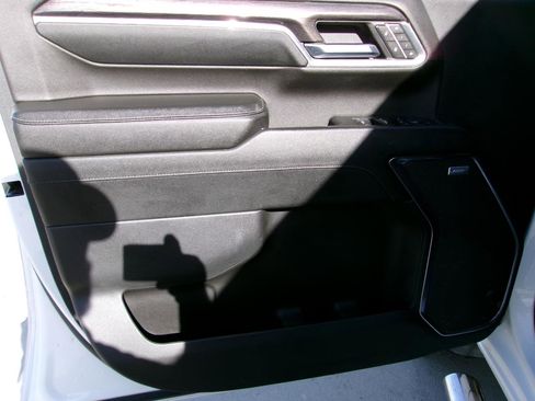 Used 2024 Chevrolet Silverado 2500 LTZ w/ LTZ Premium Package image 10