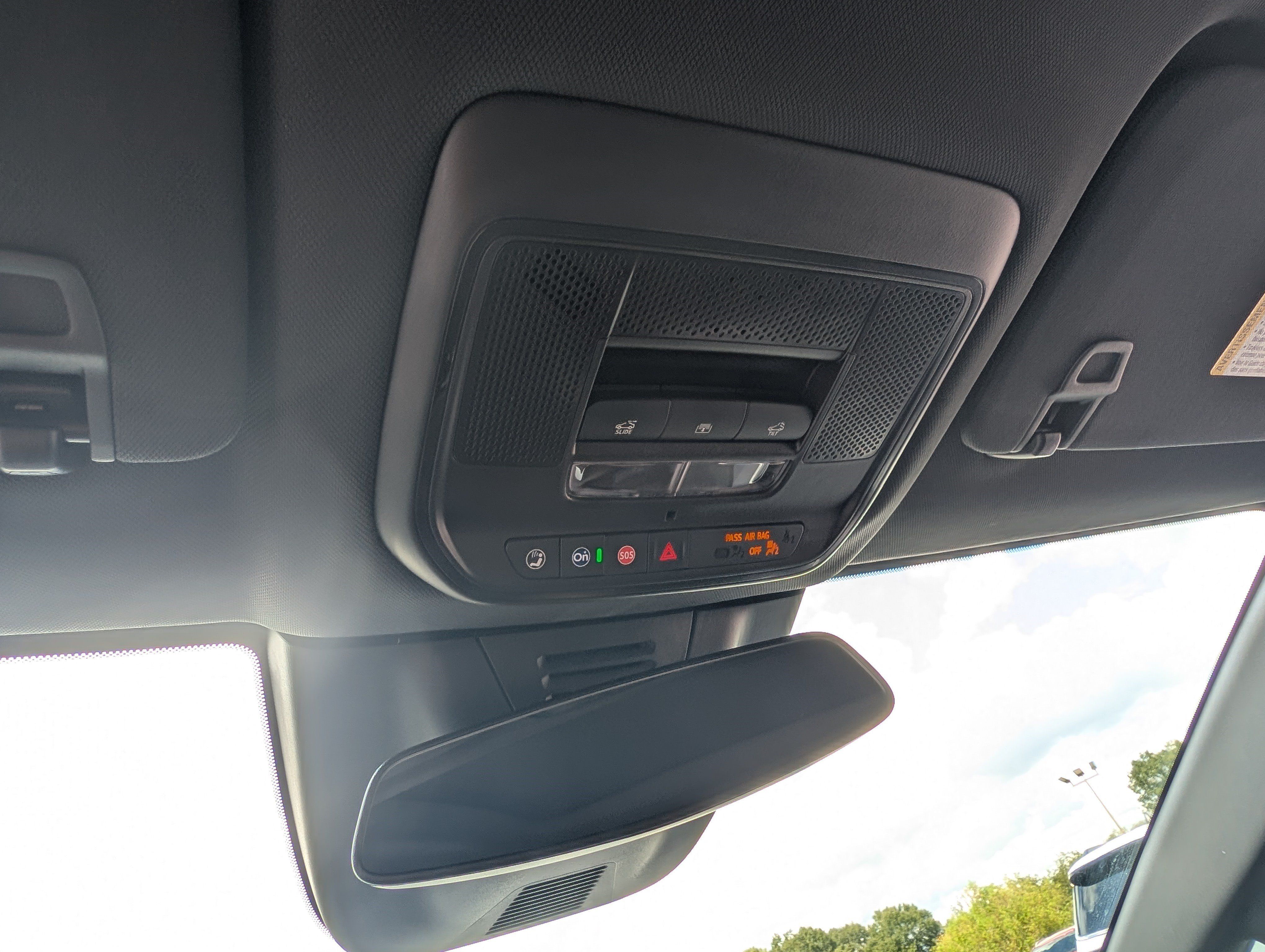 Used 2024 Chevrolet Equinox EV RS w/ LPO, Active Package FWD image 31
