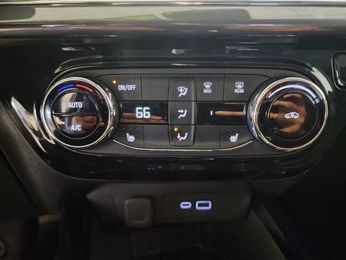 Certified 2025 Chevrolet Trax ACTIV FWD image 24