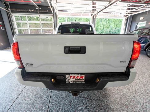 Used 2019 Toyota Tacoma SR5 AWD/4WD image 3