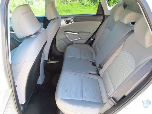 Certified 2025 Kia Soul LX w/ LX Technology Package FWD image 26