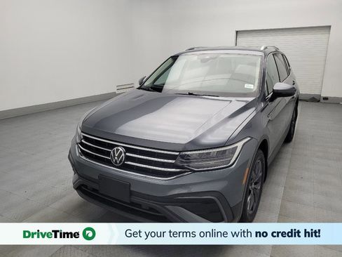 Used 2022 Volkswagen Tiguan SE image 1