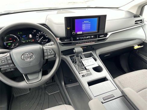 New 2026 Toyota Sienna LE image 14
