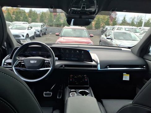 Used 2026 Cadillac Vistiq Sport w/ LPO, Floor Liner Package image 27