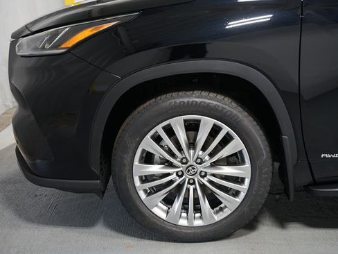 New 2026 Toyota Highlander Platinum image 5