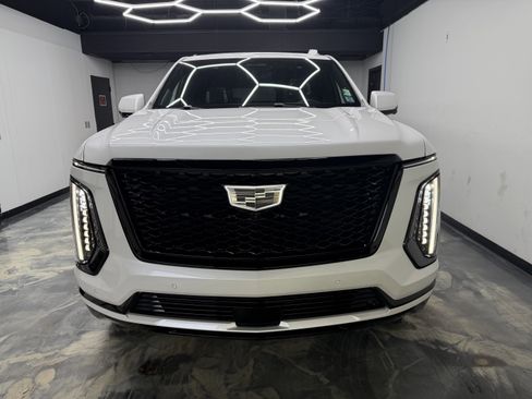 Used 2025 Cadillac Escalade Sport Platinum w/ LPO, ONYX Package image 9