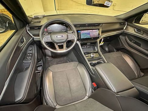 New 2026 Jeep Grand Cherokee Laredo image 9