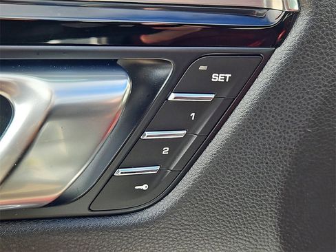 Certified 2025 Porsche Macan image 22