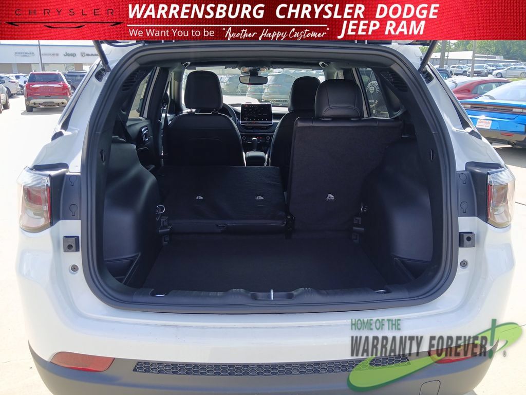 New 2026 Jeep Compass Latitude AWD/4WD image 32