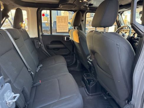 Used 2019 Jeep Wrangler Unlimited Sahara w/ Cold Weather Group image 33