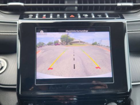 Used 2024 Jeep Grand Cherokee Laredo RWD image 16