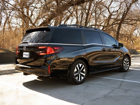 Used 2026 Honda Odyssey EX-L image 9