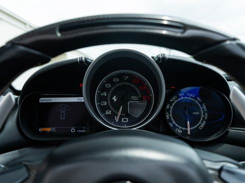 Used 2018 Ferrari California T RWD image 11