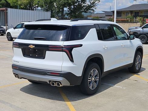 Used 2026 Chevrolet Traverse LT FWD image 5