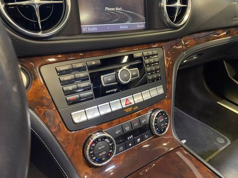 Used 2013 Mercedes-Benz SL 550 w/ Premium Pkg image 37
