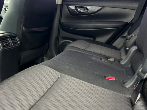 Used 2018 Nissan Rogue S image 5