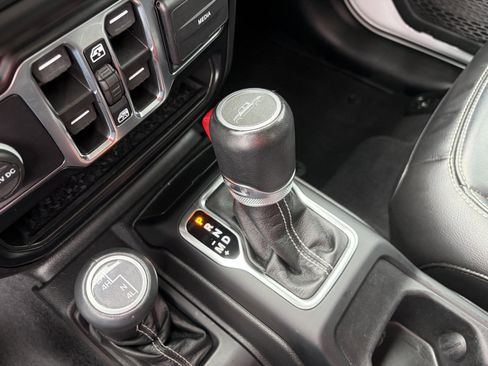 Used 2022 Jeep Gladiator Overland w/ Popular Equipment Package AWD/4WD image 19