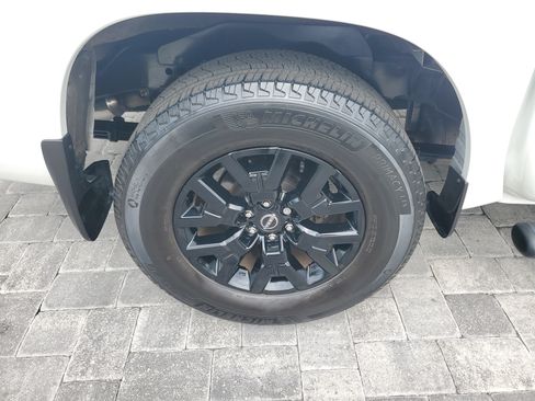 Used 2023 Nissan Frontier SV w/ Midnight Edition Package RWD image 7