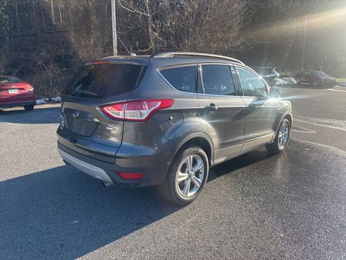 Used 2016 Ford Escape SE w/ Equipment Group 201A image 6