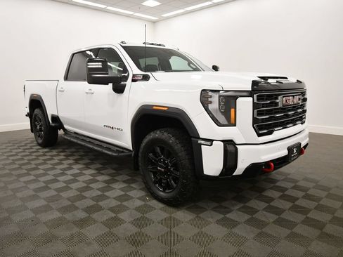 Used 2024 GMC Sierra 3500 AT4 w/ Technology Package AWD/4WD image 10