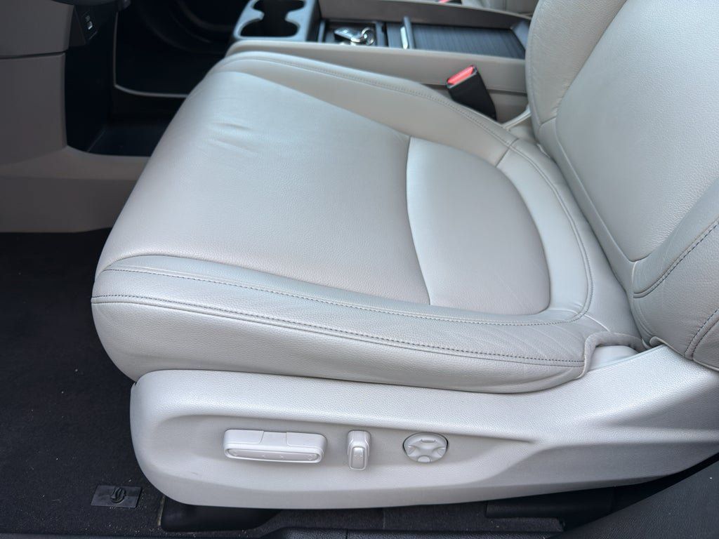 Used 2024 Honda Odyssey EX-L image 13