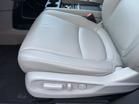 Certified 2024 Honda Odyssey EX-L image 13