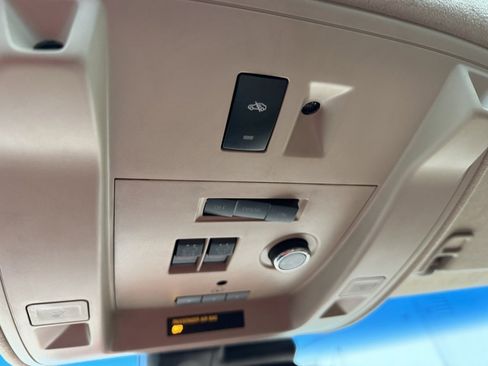 Used 2016 Cadillac Escalade Platinum image 17