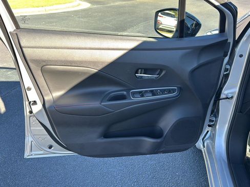 New 2025 Nissan Versa SR w/ Trunk Package image 14