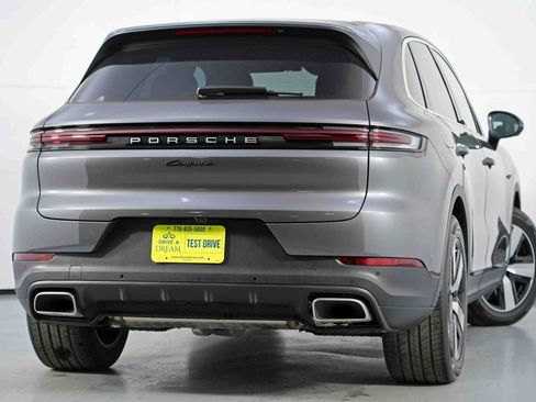 Used 2024 Porsche Cayenne w/ Technology Package image 5
