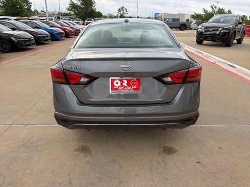 Used 2025 Nissan Altima 2.5 SV FWD image 4