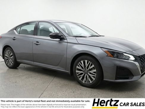 Used 2025 Nissan Altima 2.5 SV image 1