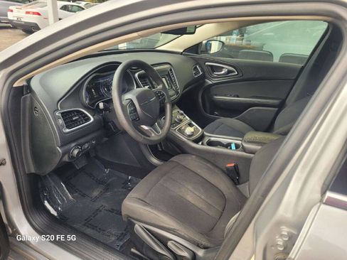 Used 2016 Chrysler 200 Limited image 9