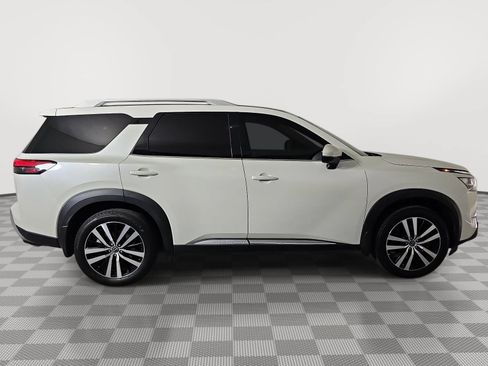 Used 2024 Nissan Pathfinder Platinum FWD image 9