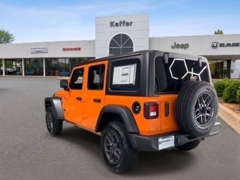 Used 2025 Jeep Wrangler Unlimited Sport AWD/4WD image 3