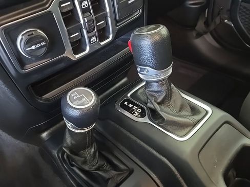 Used 2021 Jeep Wrangler Unlimited Sport image 27