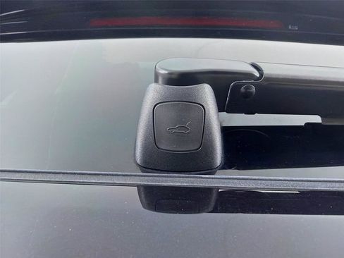 Certified 2023 Porsche Macan GTS image 25