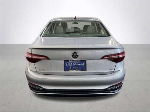 Used 2024 Volkswagen Jetta SE FWD image 5