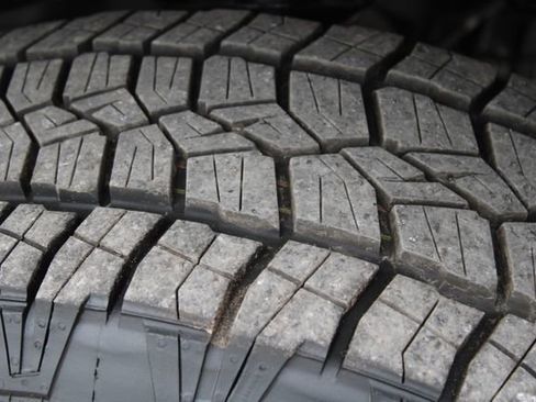 Used 2024 Nissan Titan PRO-4X w/ Pro-4x Convenience Package image 17