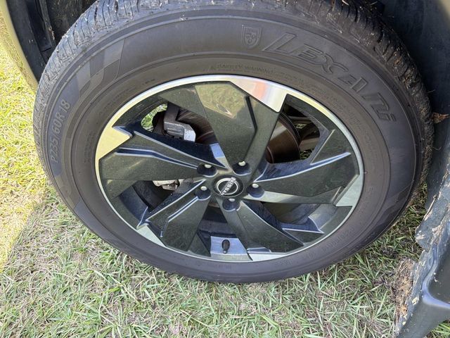 Used 2025 Nissan Rogue SV AWD/4WD image 29