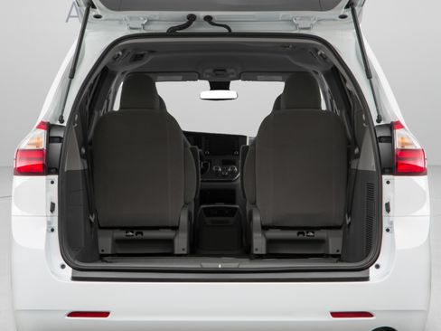 Used 2020 Toyota Sienna LE FWD image 15