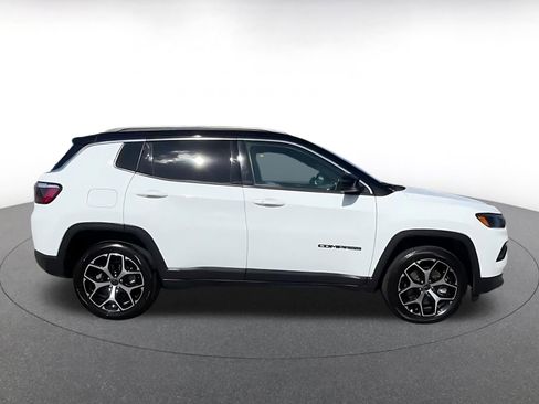 Used 2025 Jeep Compass Limited image 16