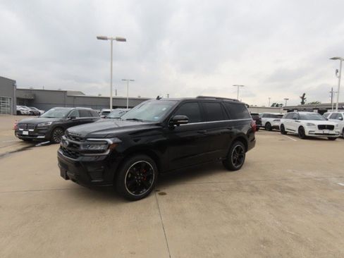 Used 2023 Ford Expedition Limited AWD/4WD image 2