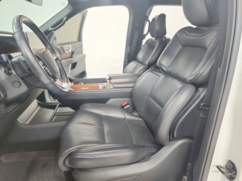 Used 2024 Lincoln Navigator Premiere image 19