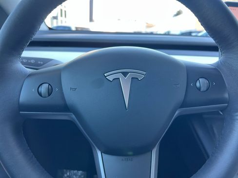 Used 2023 Tesla Model Y Long Range AWD/4WD image 23