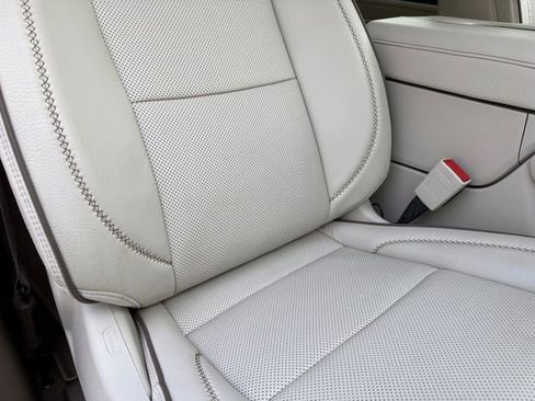 Used 2022 GMC Yukon XL Denali image 4