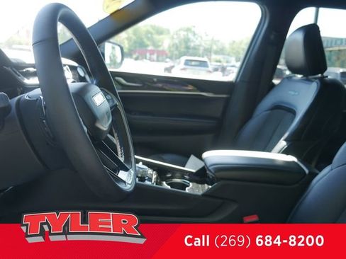 Used 2022 Jeep Grand Cherokee Trailhawk AWD/4WD image 38